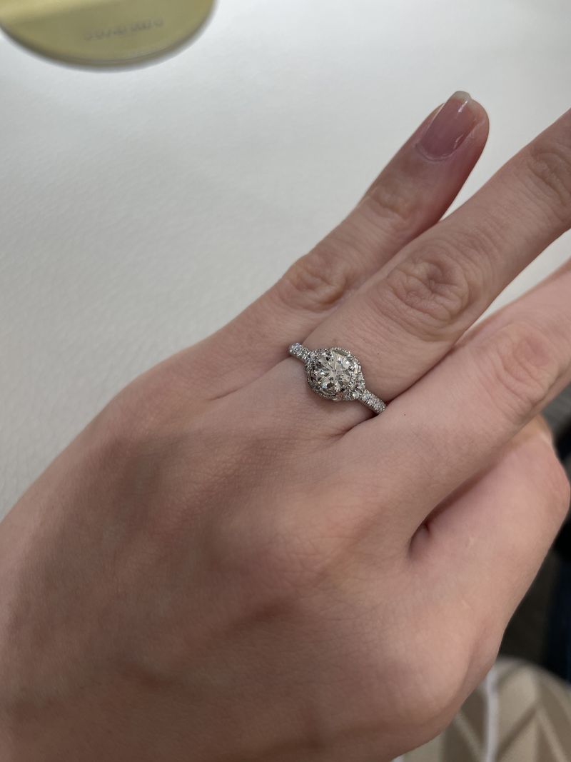 リアンダムールに一目惚れしてつけてみました。とても可愛くも、相当