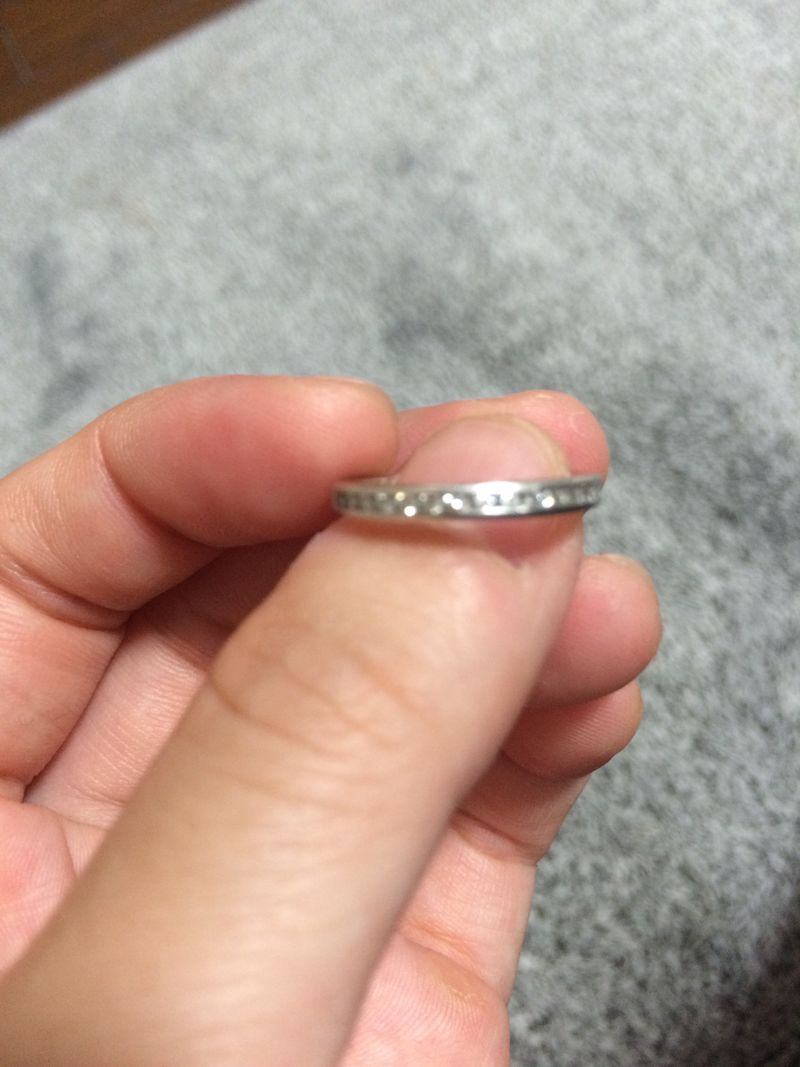 ハーフエタニティは、シンプルながら存在感もあってつけていると、周り