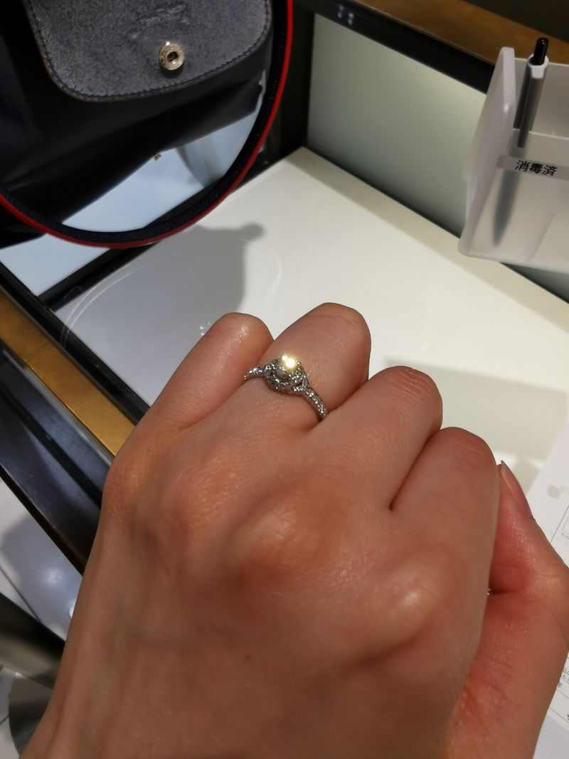 ずっとショーメのリアンに憧れており、婚約指輪は好きなものを選んで