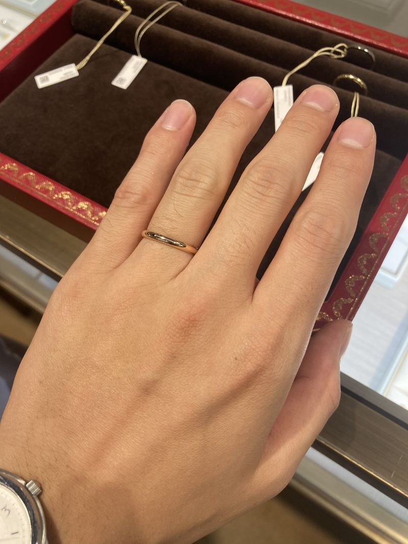 プラチナ、ゴールドどちらも試着しました。 肌に馴染みやすいとして