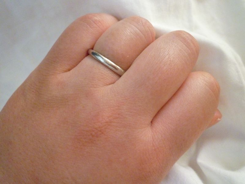 R*N様 I-PRIMO シンプルダイヤモンドリング シンプルだけれども女性らしい曲線。 ・普段は裏返して使い、晴れの日