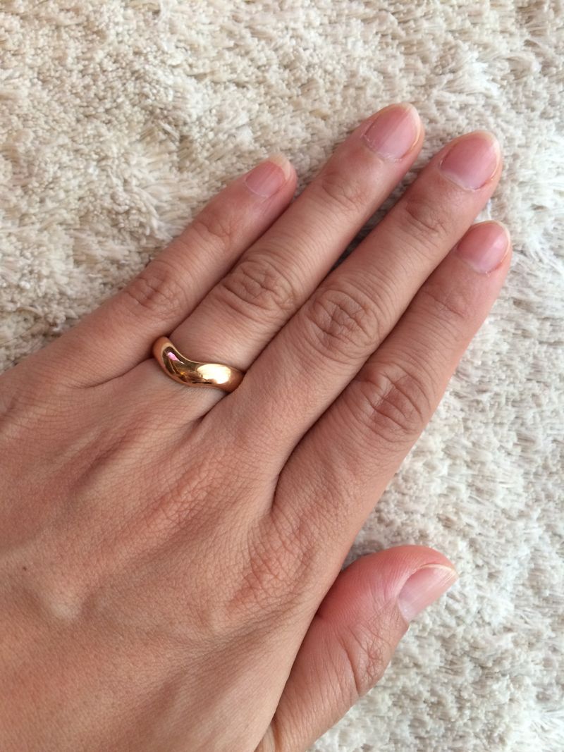 ローズゴールドの色味がとても好みだった。シルバーの細いリングは多く