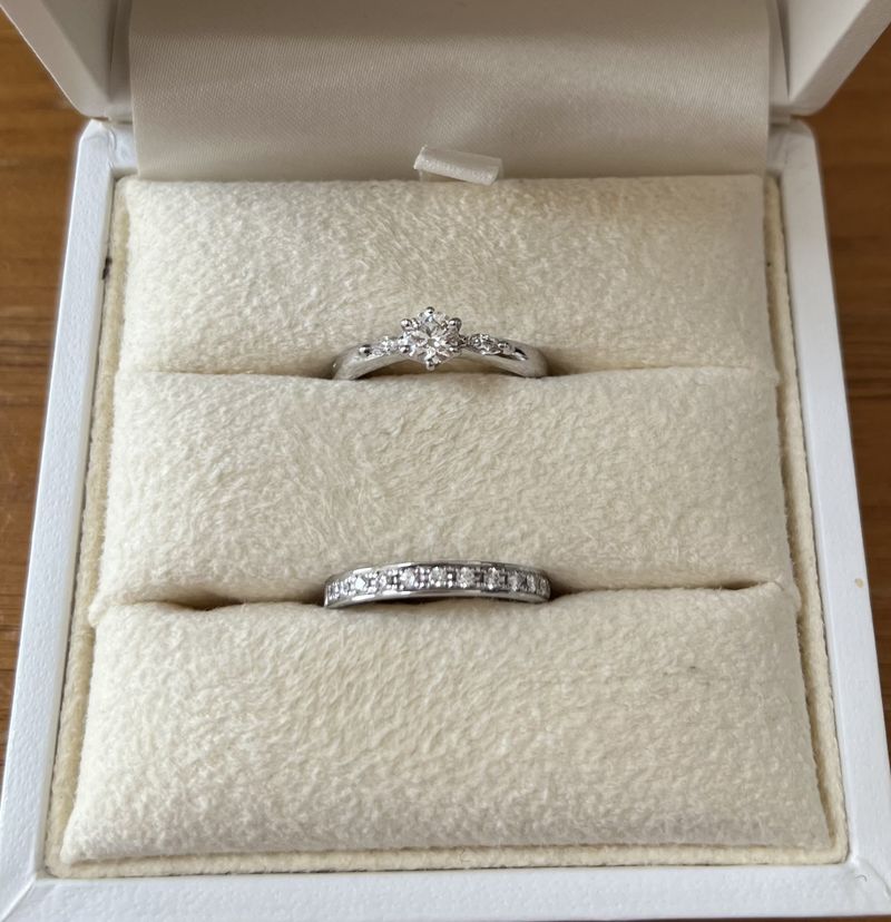 購入したものはアマービレという名前の婚約指輪です。輝きが溢れて