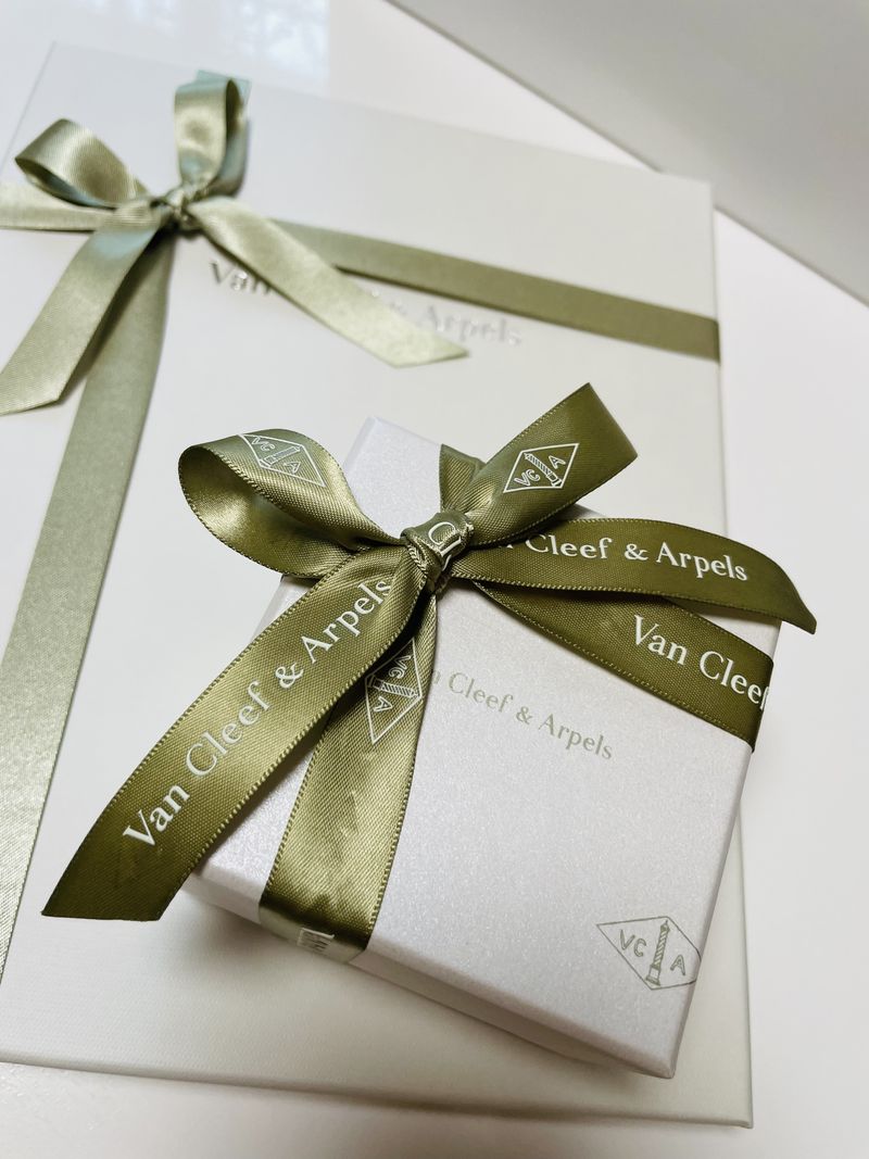 ロマンスソリティアのデザインに一目惚れきて決めました。 センター