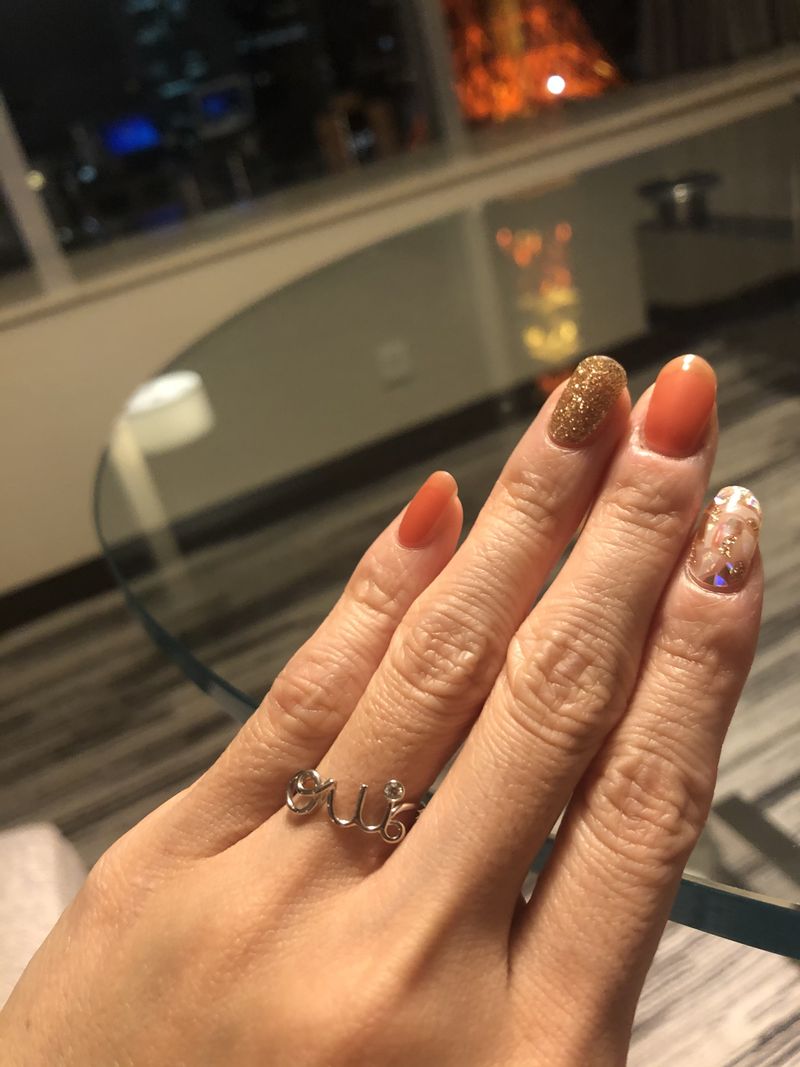 立て爪ダイヤモンドの王道な婚約指輪にはあまり関心がなく、どんな指輪