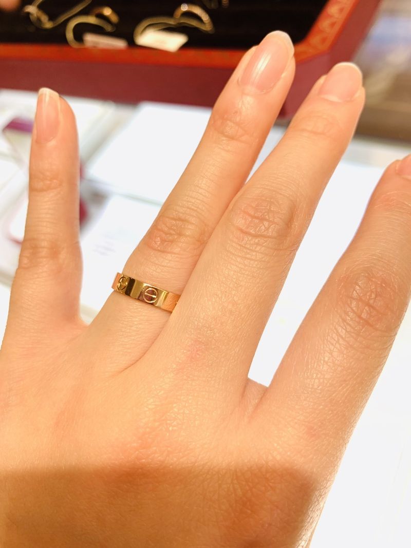 カルティエ定番のラブリング！ 厚さのあるリングを探していたので必ず
