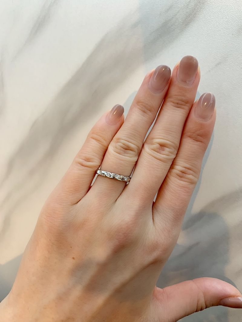 彼の希望でなるべくシンプルなデザインの結婚指輪を探していたため