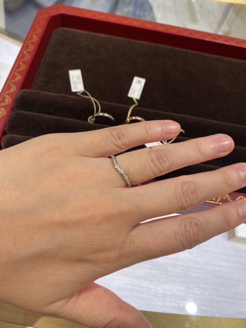 エタニティタイプにずっと憧れていました。その中でも主張しすぎず、細