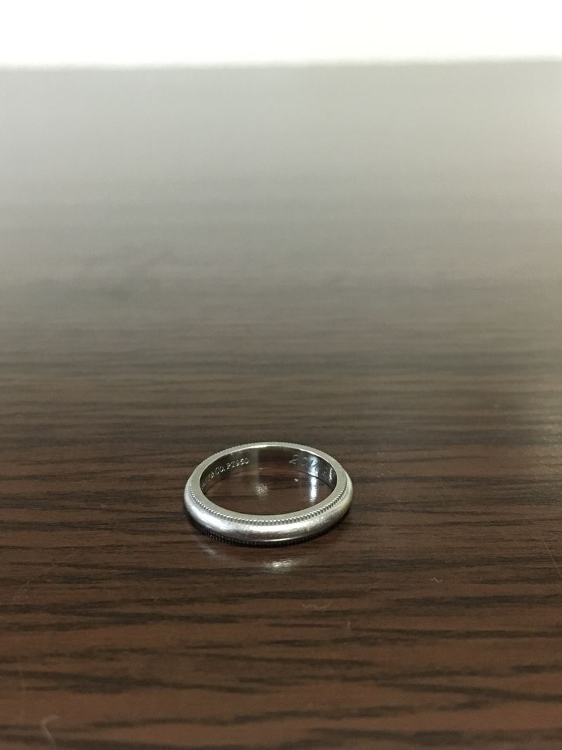 ティファニー　ミルグレイン　結婚指輪　刻印あり 元々ミルグレインは憧れがあったため試着させてもらいました。太さも