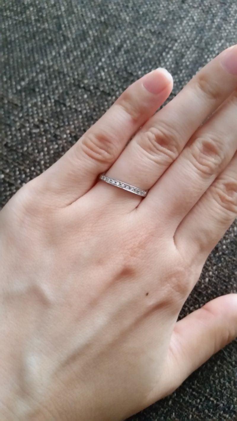 ハーフエタニティで探していたのですが、とても見た目が気に入り着け