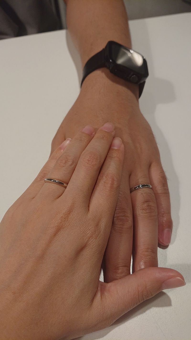 人と被らないデザインで探していました。ダイヤ入りにするか悩みました