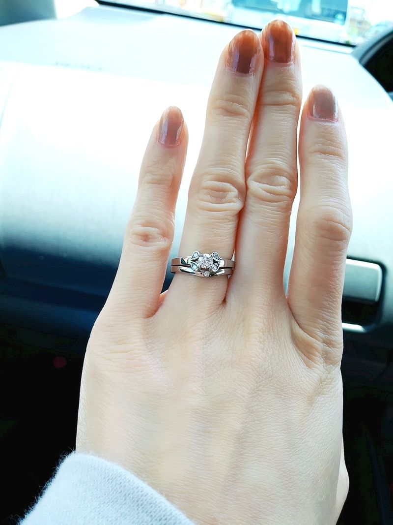 婚約指輪がバレリーナソリテールだったため、カチッと合うバレリーナ