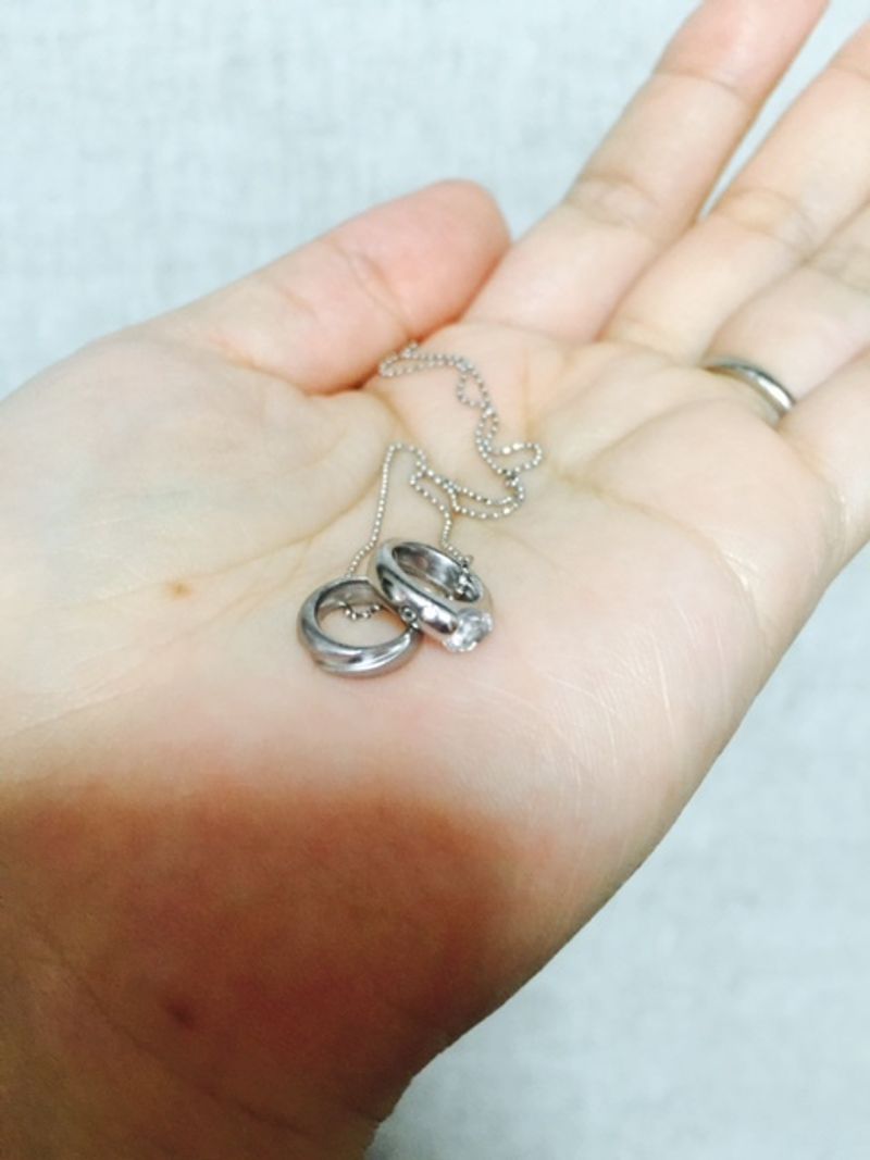 選んだ理由は、ダイヤがスコープで覗くと星の形に見えること、名前が