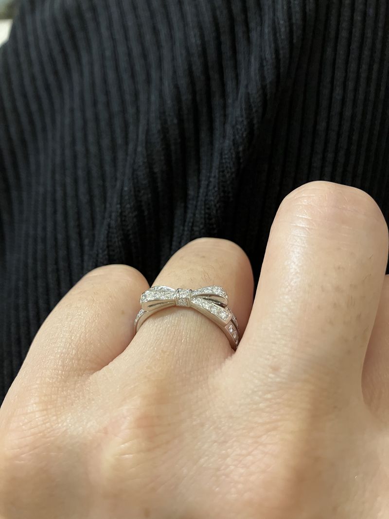 リボンモチーフのデザインに一目惚れしました。 なかなかないデザイン