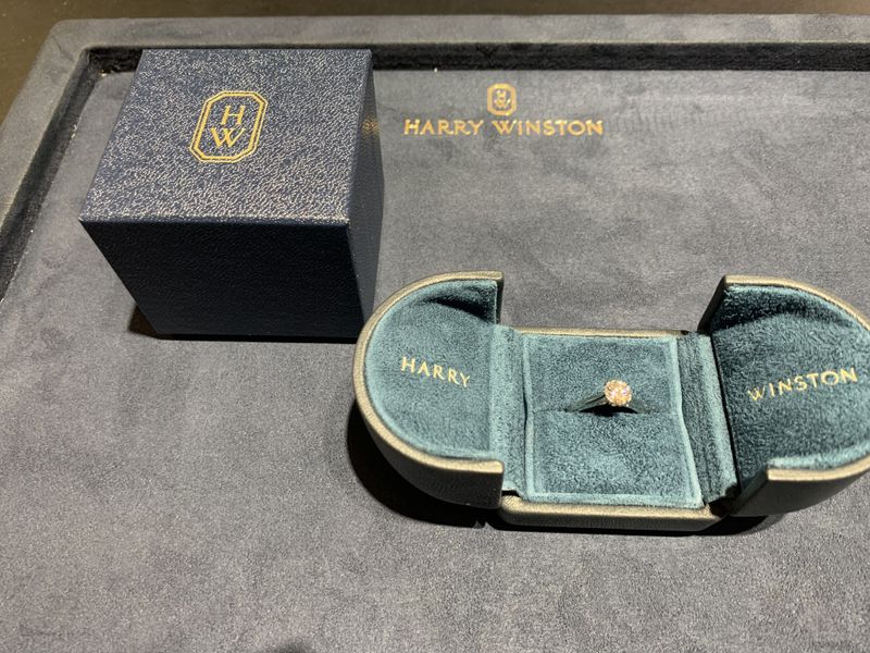 トリストリングとソリティアリングで悩みました。ハリーウィンストンの