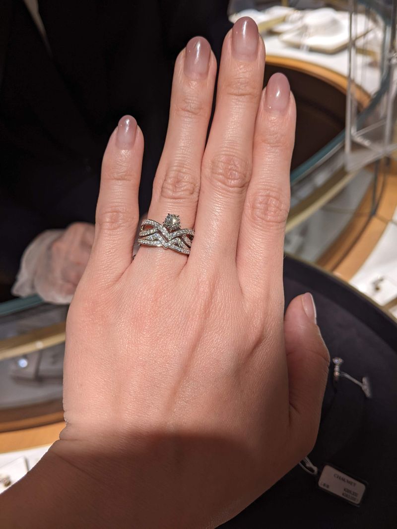 ショーメらしい、ティアラをモチーフにしている指輪です。とっても