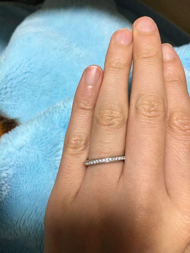 ハーフエタニティに憧れがあり、アプローズと迷いましたが控えめな