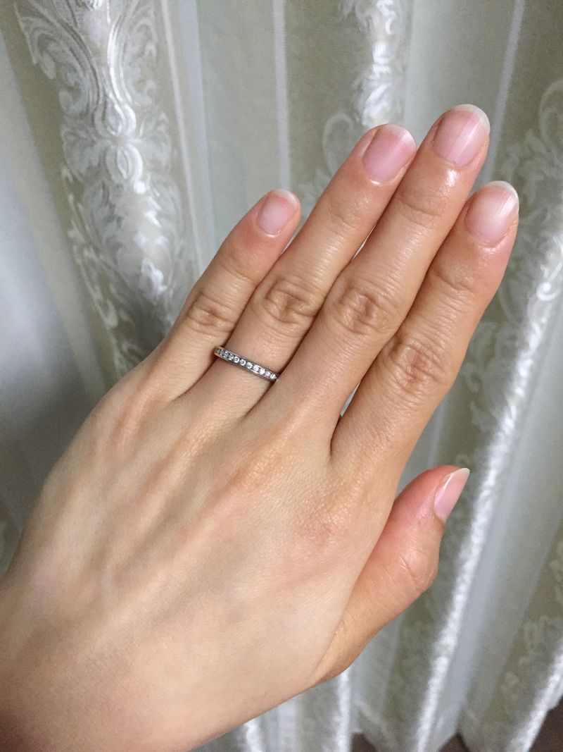 結婚指輪にはエタニティリングが欲しいと思っていました。 ダイヤの