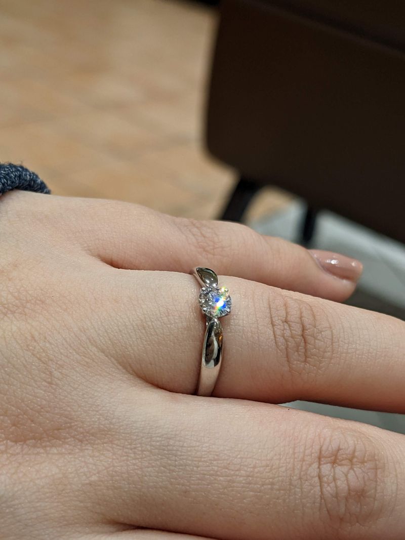 Tiffany & Co. 婚約指輪 0.21カラット 婚約指輪の王道である一石タイプのデザインを探していました。その