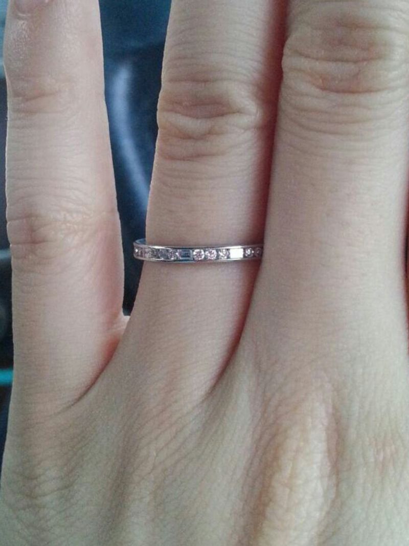 ハーフエタニティーにしようとは決めていましたが、正直どのブランドも