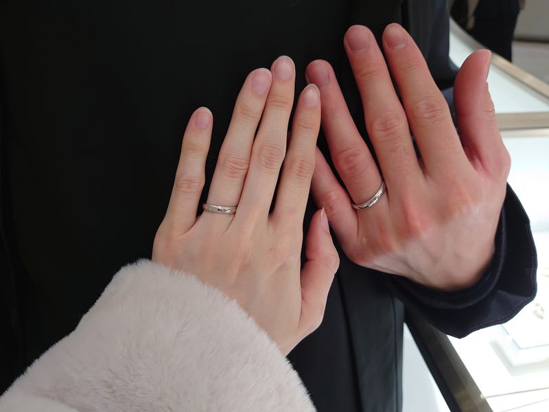 MIKIMOTOのプラチナはパールが映えるように他のブランドよりも白っぽい