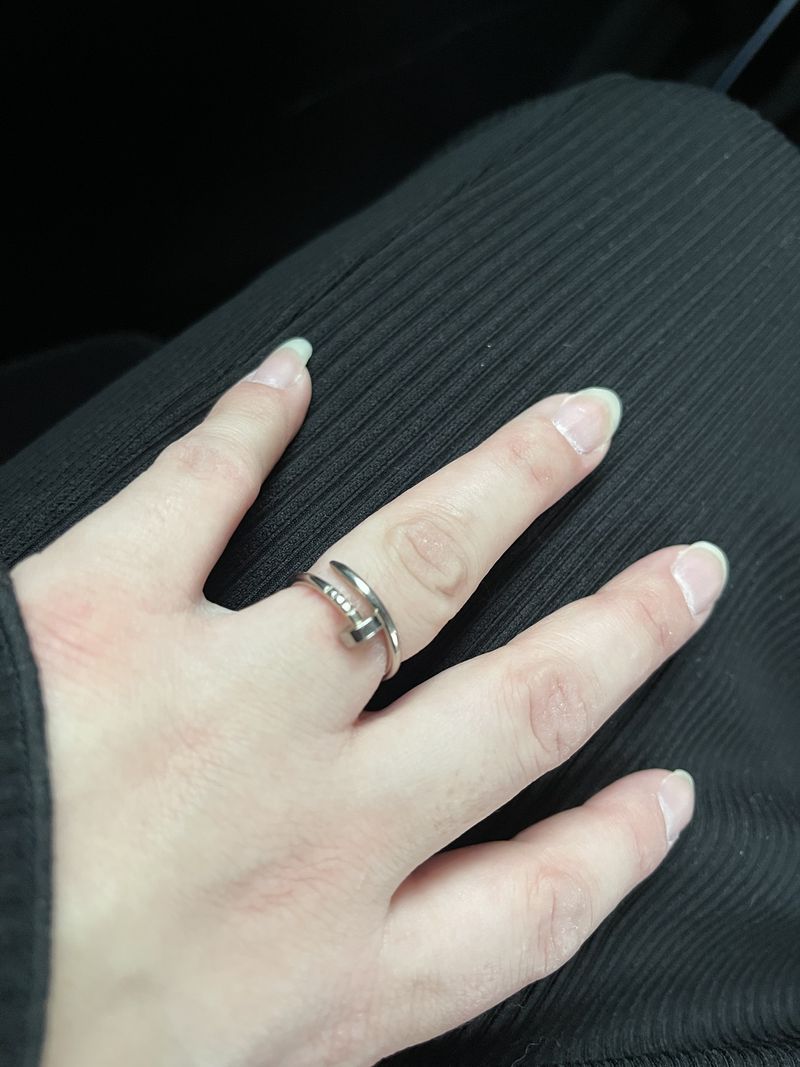 カルティエ　結婚指輪 主人が直感でこれだと決めました。 もちろんペアで購入致しましたが