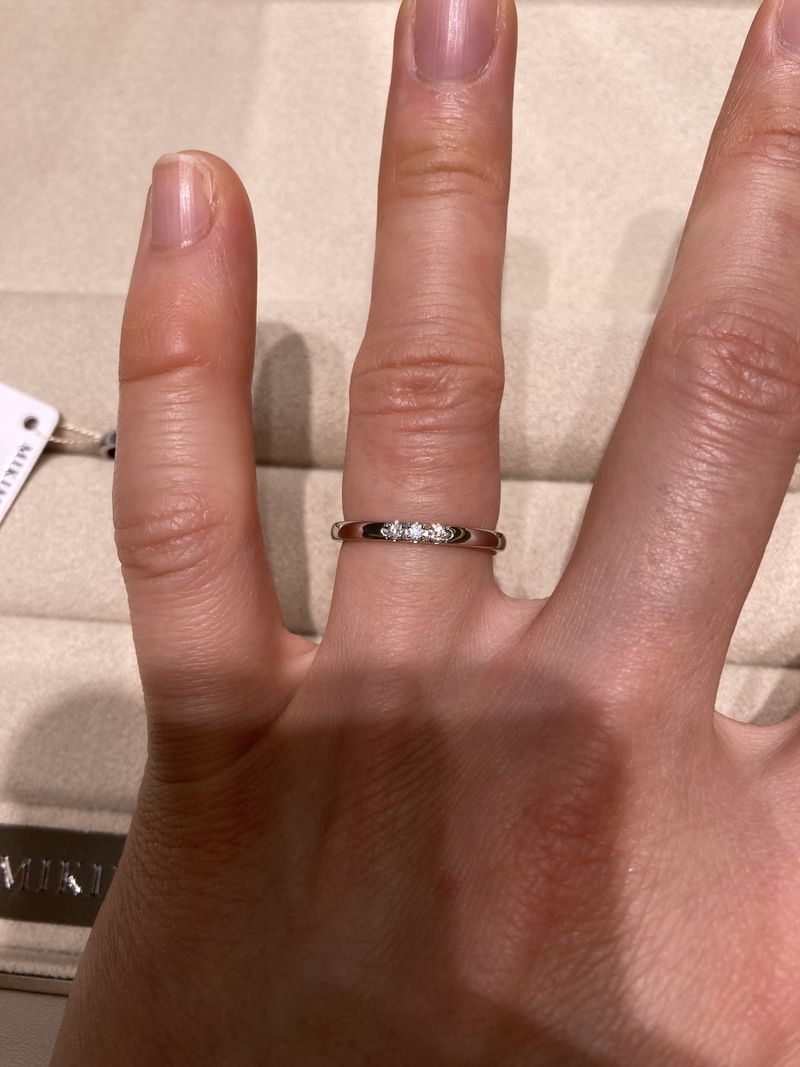 他ブランドでもよく見かける3石指輪です。こちらは2.0mm 約0.05ct。 他