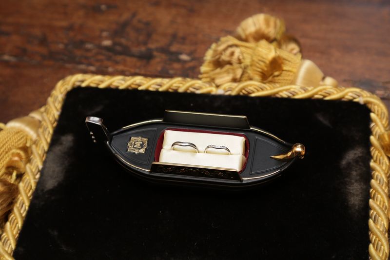 ティファニー　エルサ・ペレッティ™ カーブド バンドリング　プラチナ950 エルサ・ペレッティ カーブド バンドリング プラチナ | Tiffany & Co.