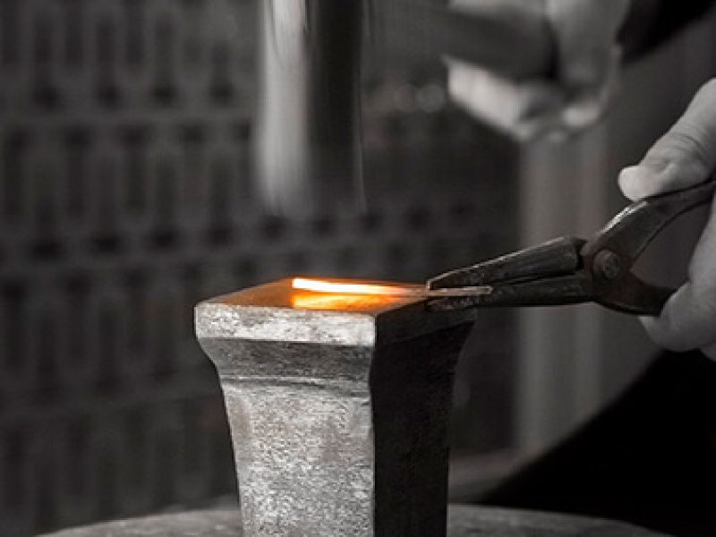 「丈夫で、美しい」鍛造製法とは