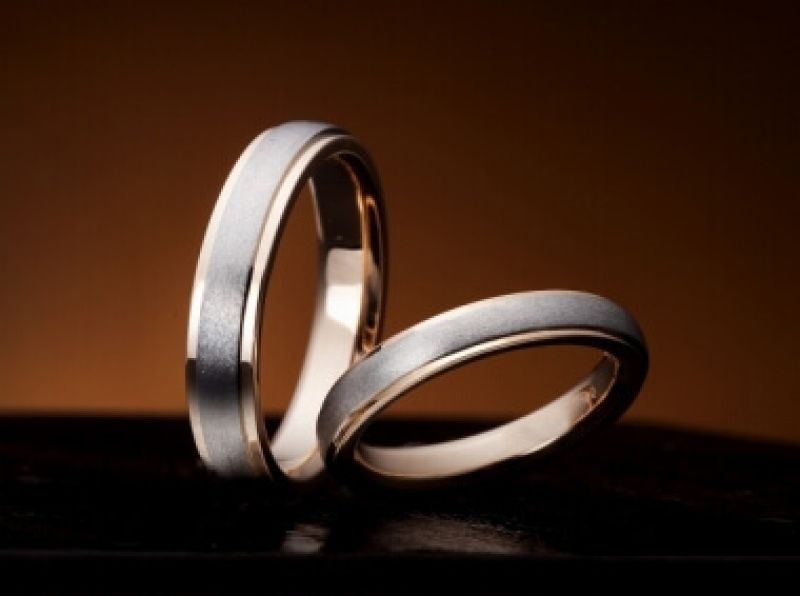 『7種類』の素材から二人だけの指輪を。
