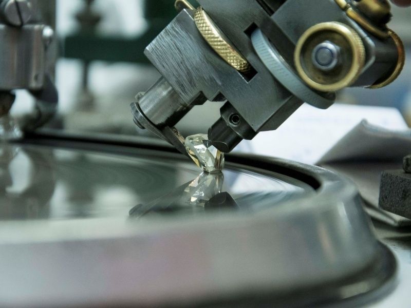 輝きを作る手間と情熱