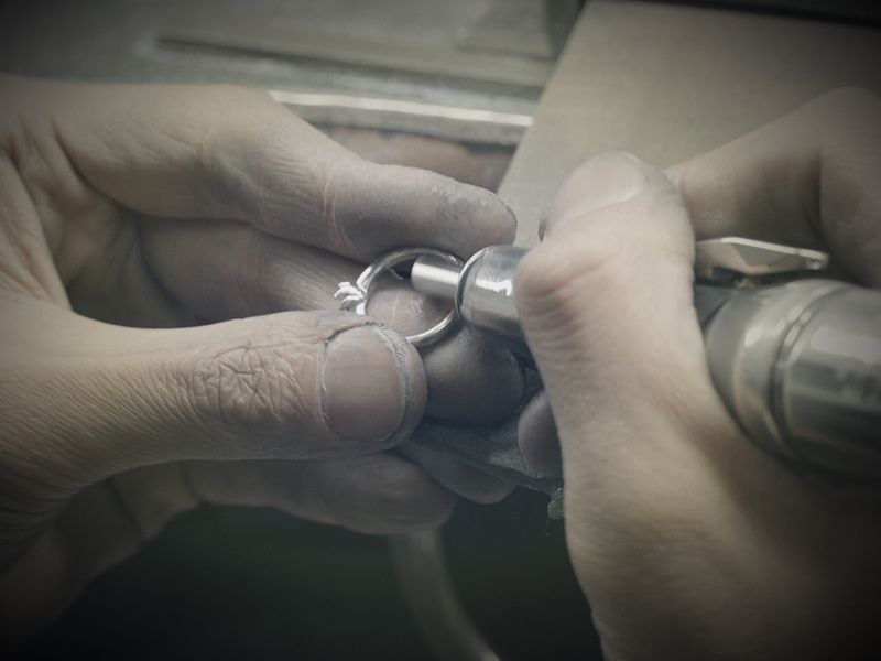 充実のアフターサービスで何年先も着けられる指輪