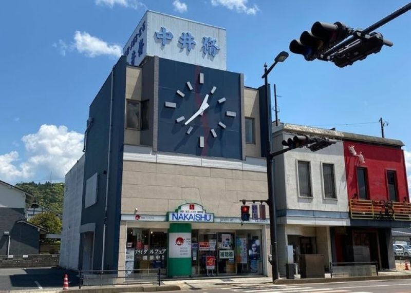 中井脩倉吉店はブライダルリングの専門店。専門スタッフがお二人の指輪選びのお手伝いをいたします。