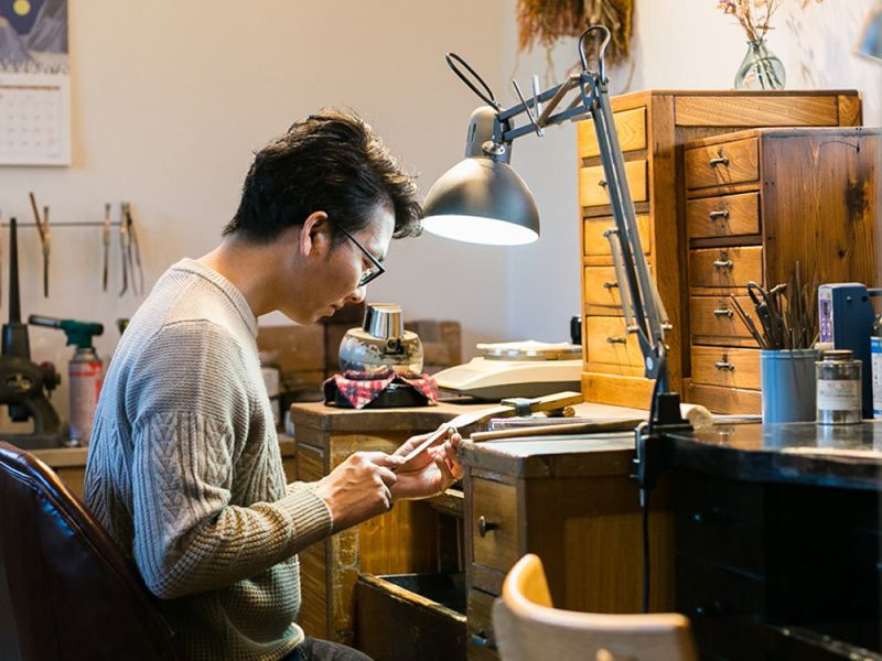 一生寄り添う結婚指輪だからこそ、二人だけのオリジナルデザインの結婚指輪を楽しく作れます。