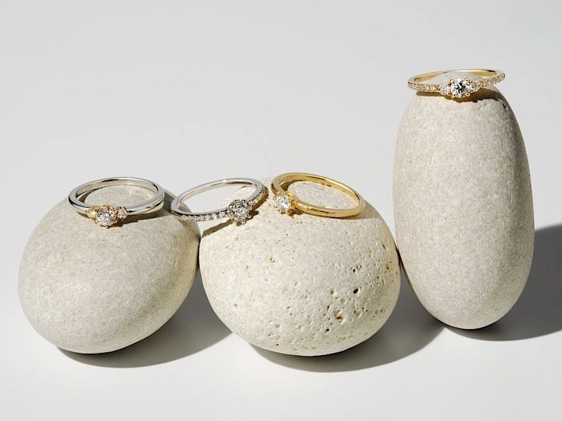 サプライズプロポーズ後にデザインが選べるYUKAHOJOの婚約指輪