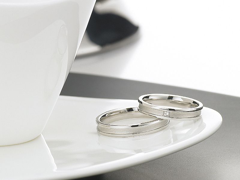 丈夫で傷のつきにくい「鍛造（たんぞう）製法」の結婚指輪