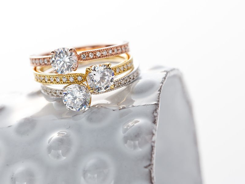最高品質のダイヤモンドが輝く婚約指輪