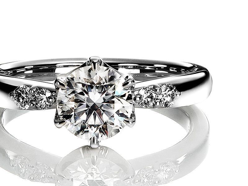 七色の輝き LAZARE DIAMOND