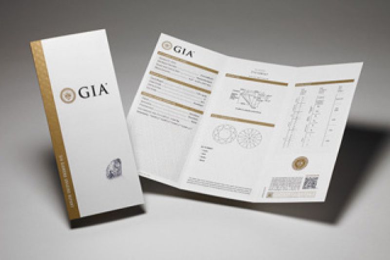 世界的権威ある研究機関「GIA」鑑定書付きで安心