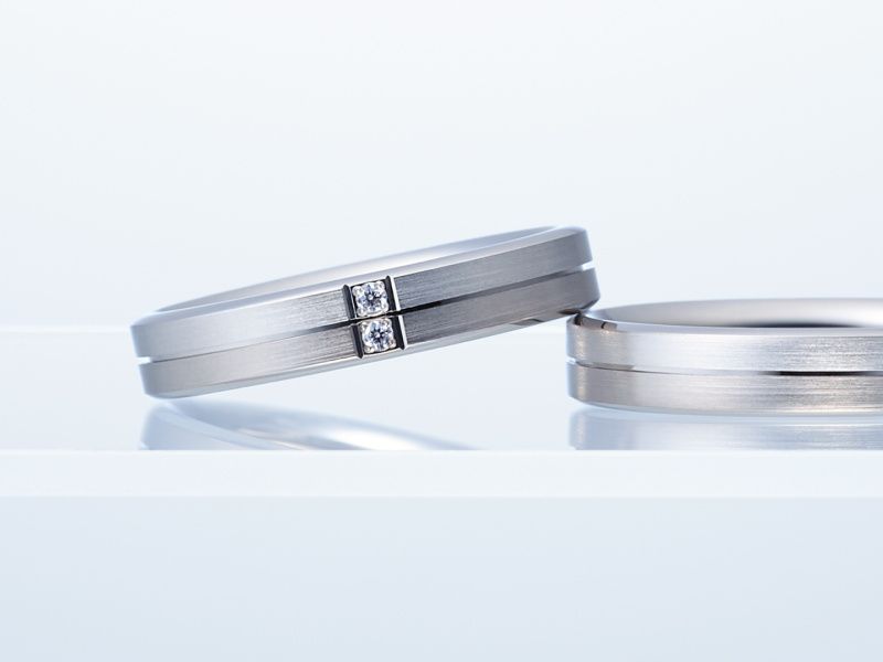 シャープな印象からは想像できない指通りと着け心地