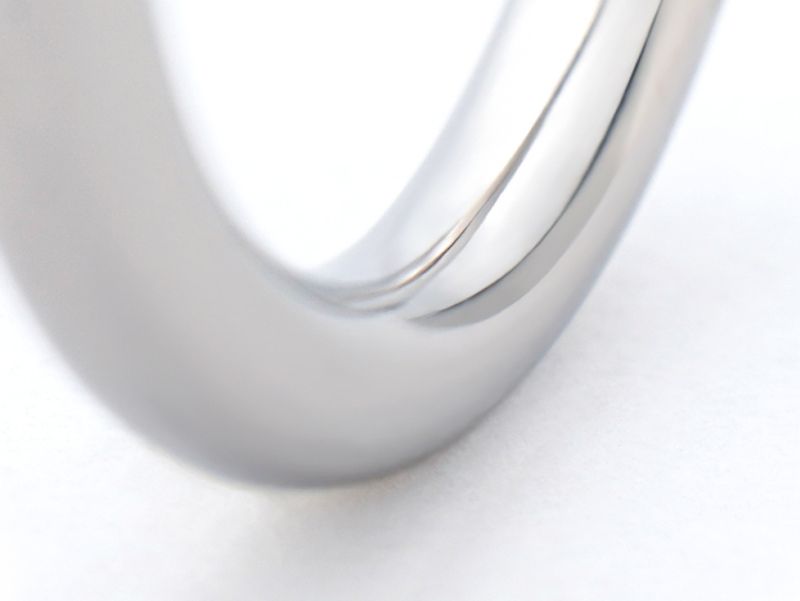 クラフトマンが手作業で仕上げるつけ心地