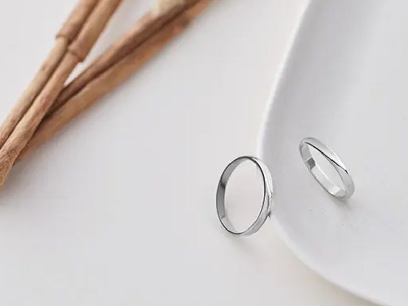 頑丈で歪みにくい「鍛造製造」を採用。二人の一生の宝ものに