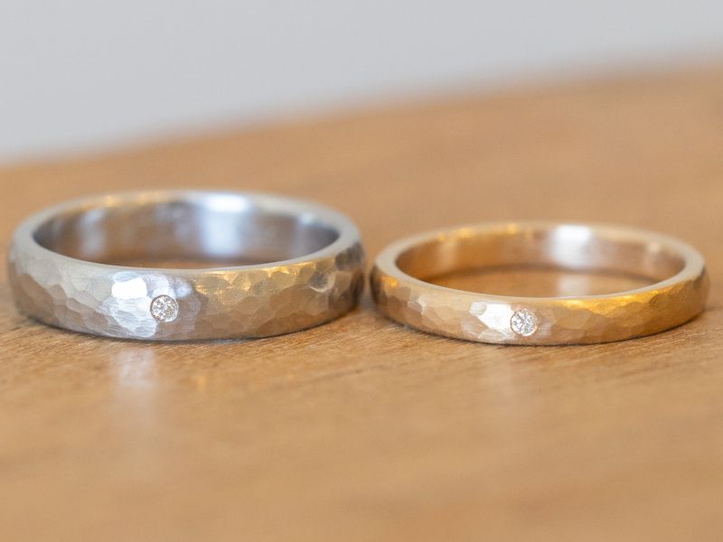 一打一打に表情が宿る、手仕事ならではの温もりと、オリジナルの美しさが魅力。