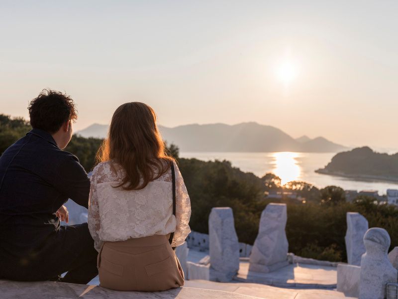 広島の観光名所を巡りながら、二人の思い出を深める「リング選びの旅」を