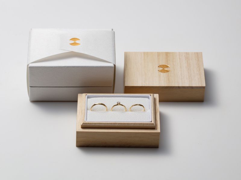 日本文化の粋を映す、桐箱でお納めいたします