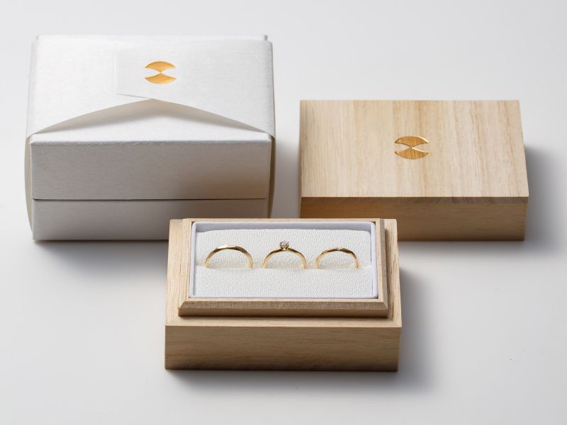 日本文化の粋を集結した、伝統工芸品と共にお届けします