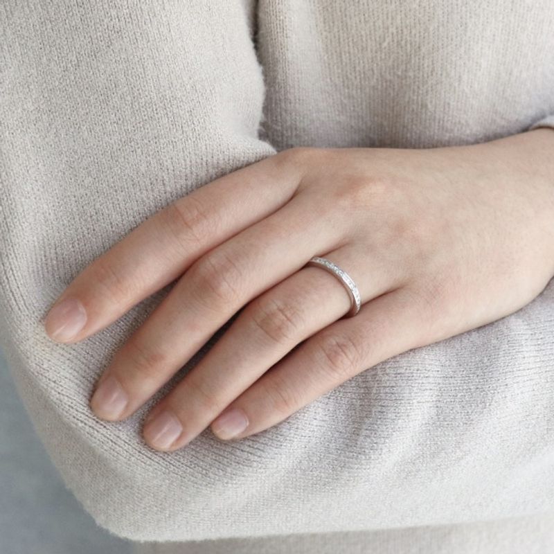 18MA-003a】プラチナのハーフエタニティリング [結婚指輪] 鶴