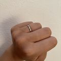 【CUORITA BRIDAL RING(クオリタ)の口コミ】 周りの方と被りにくいデザインだと思います
ダイヤは多くはないですが木目…