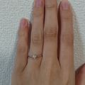 【ジュエリームナカタ(Jewelry MUNAKATA)の口コミ】 シンプルながら洗練されたデザインで、長く愛用できそうな指輪です。指に…