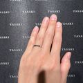 【TASAKI(タサキ)の口コミ】 ストレートのリングにブラックダイヤモンドが3粒完全に埋め込まれているデ…